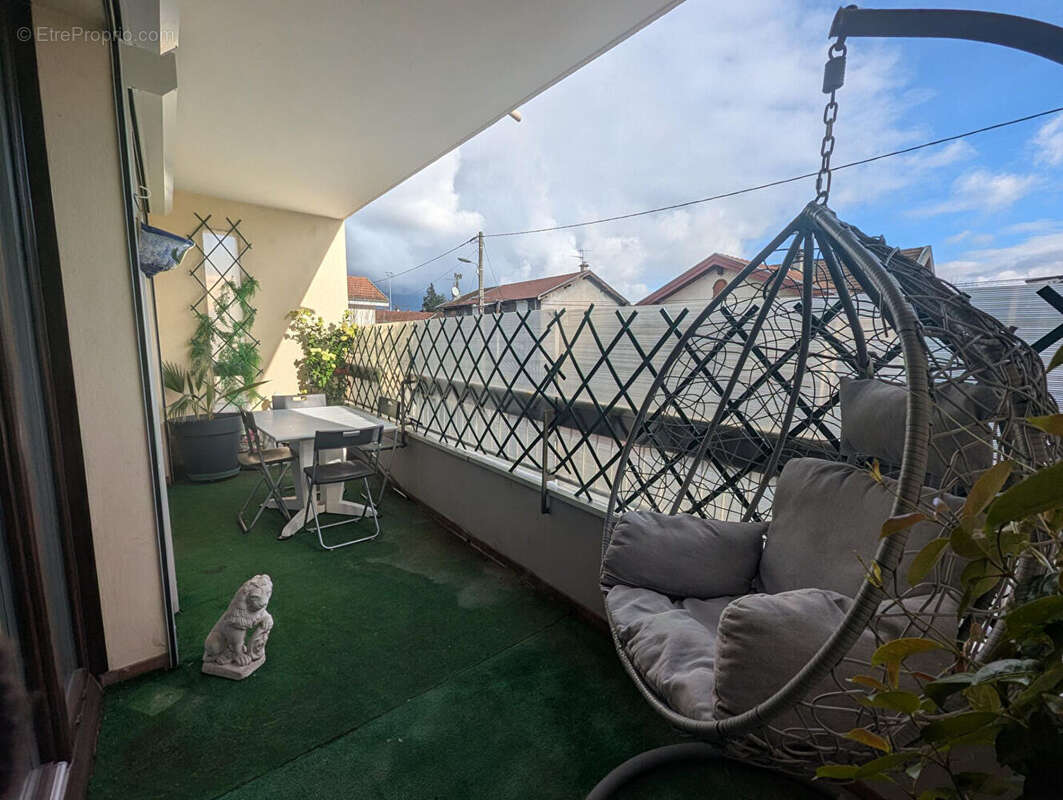 Appartement à SAINT-MARTIN-D'HERES