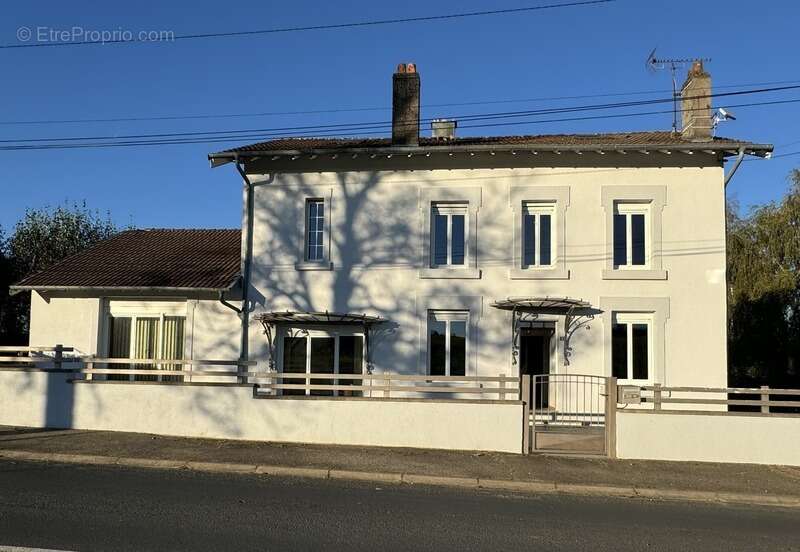 Proche lac de Pierre-Percée et Lunéville, maison entièrement rénovée de plus de 190 m² avec gros potentiel ! - photo 3
