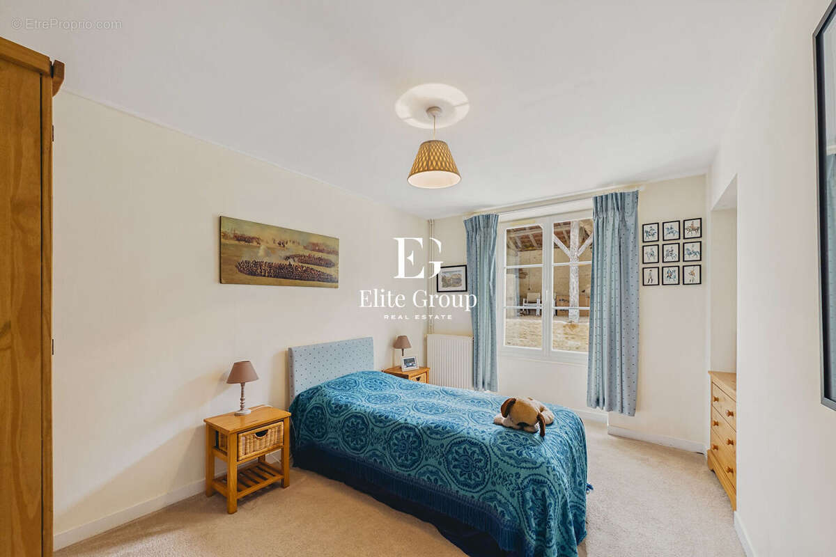 Maison à MONTMOREAU-SAINT-CYBARD