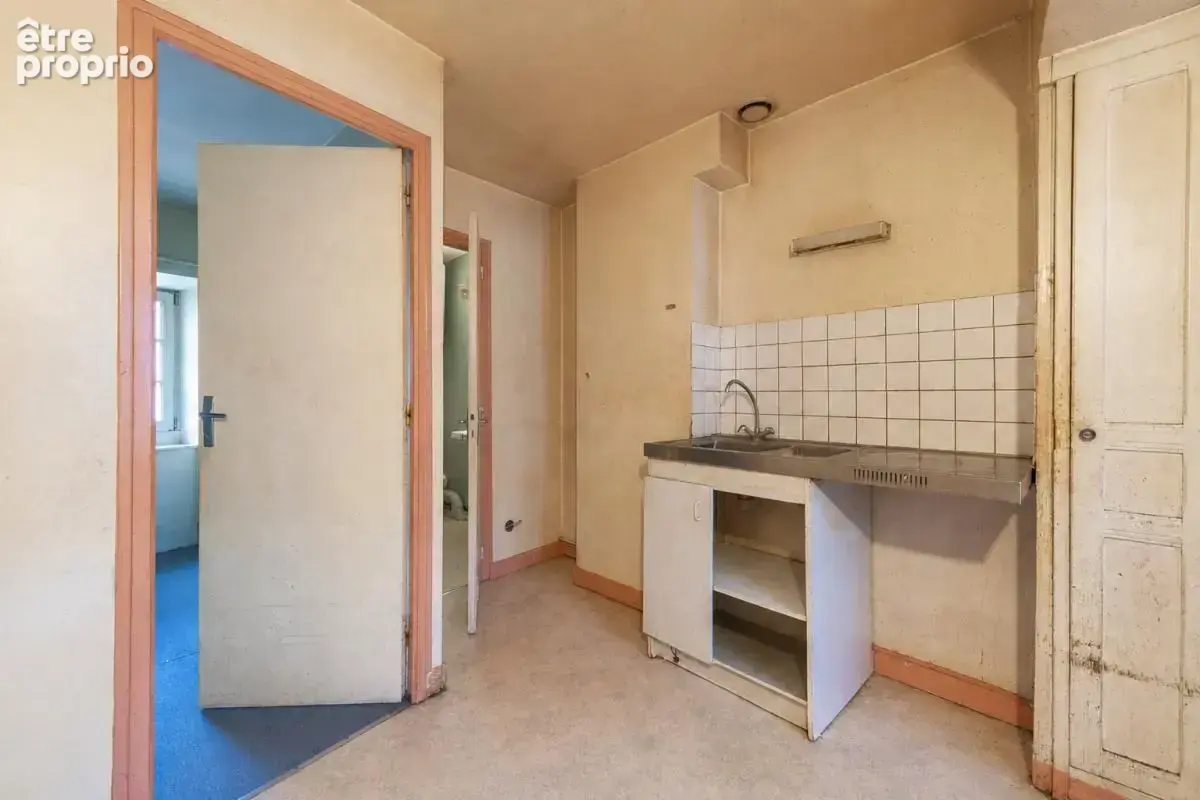 Appartement T2 de 27.2 m2 au cœur du centre-historique de Laval - photo 2
