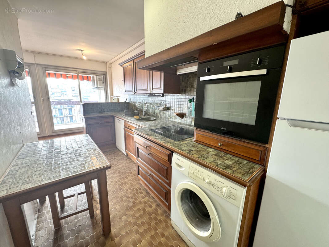 Appartement à MARSEILLE-5E