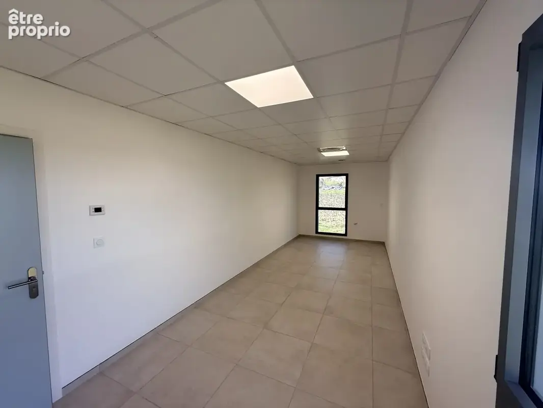 Bureau 21 m2 à Lorgues - photo 3