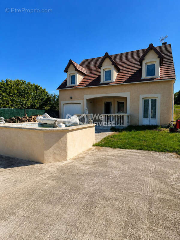Maison à AILLANT-SUR-THOLON