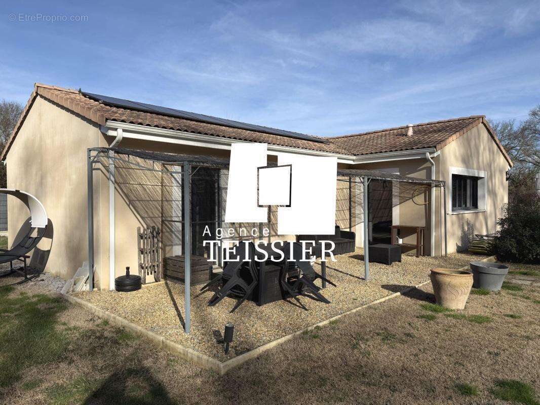 Maison à BERRIAS-ET-CASTELJAU