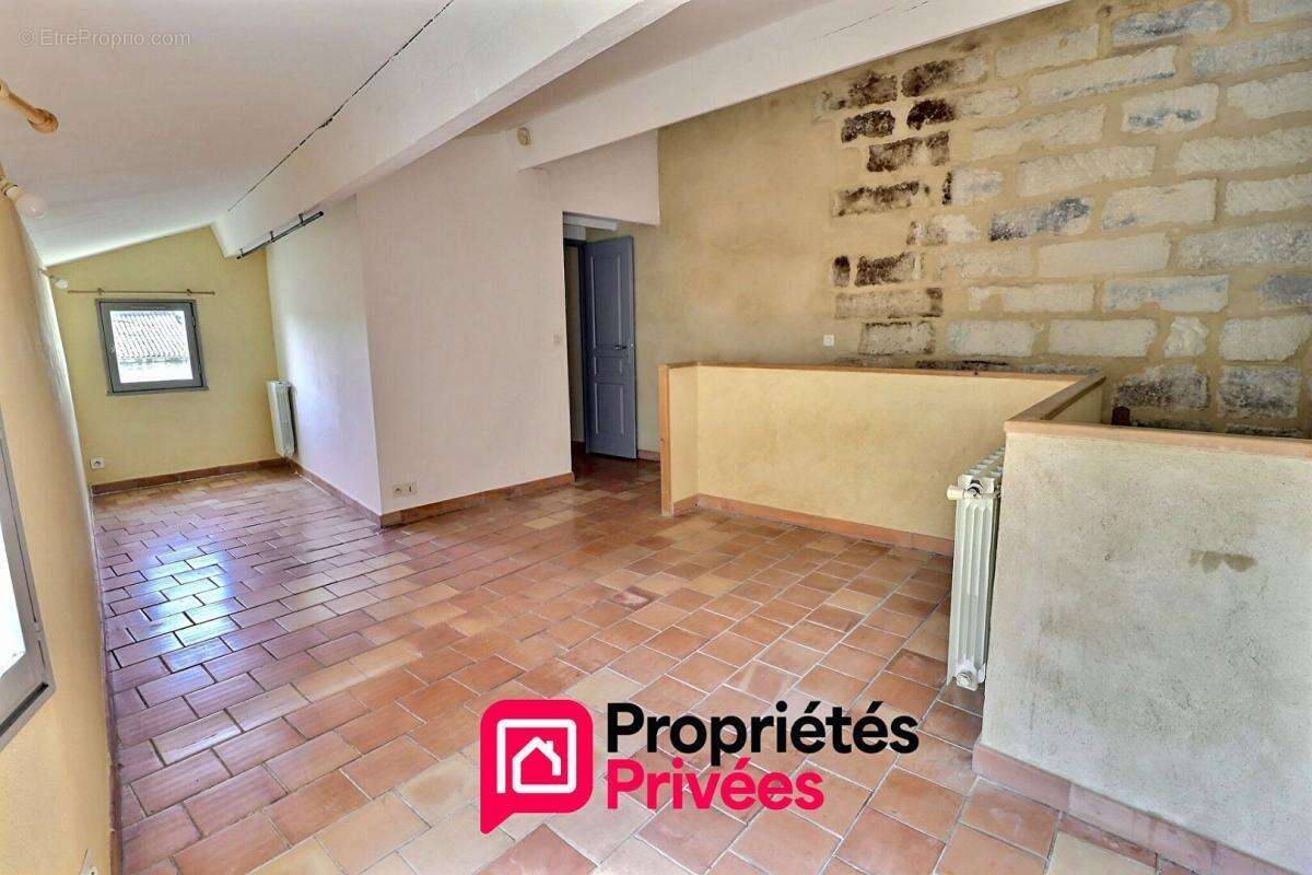 Uzès, Appartement T2 en duplex avec terrasse - photo 7