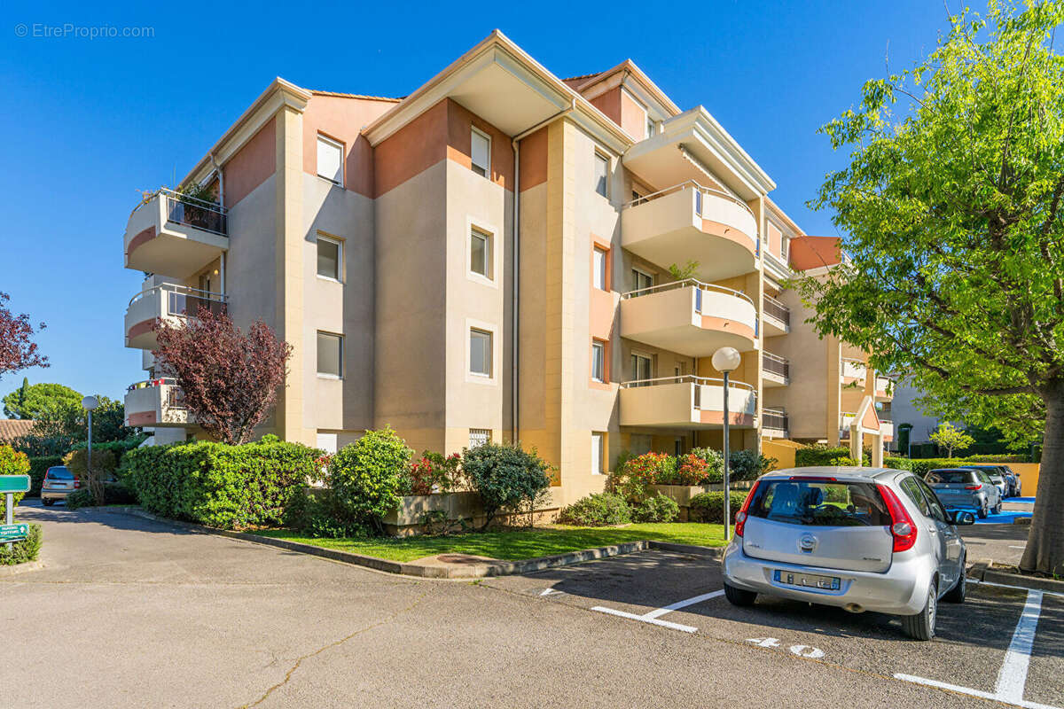 À vendre - Appartement 3 pièces avec terrasses, vue et parking, secteur saint mitre - photo 4