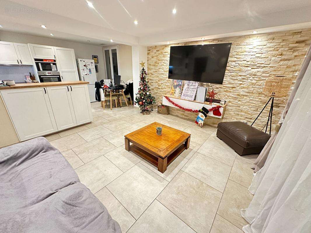 Maison à CHATEAUNEUF-LES-MARTIGUES