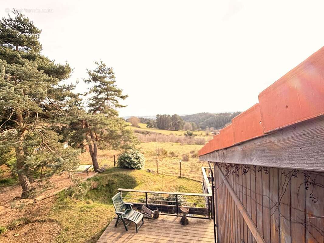 Maison à RUYNES-EN-MARGERIDE