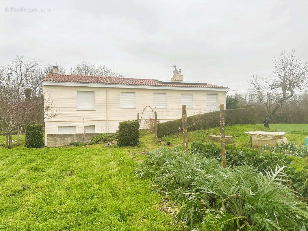 Maison à SAINT-MACAIRE-EN-MAUGES