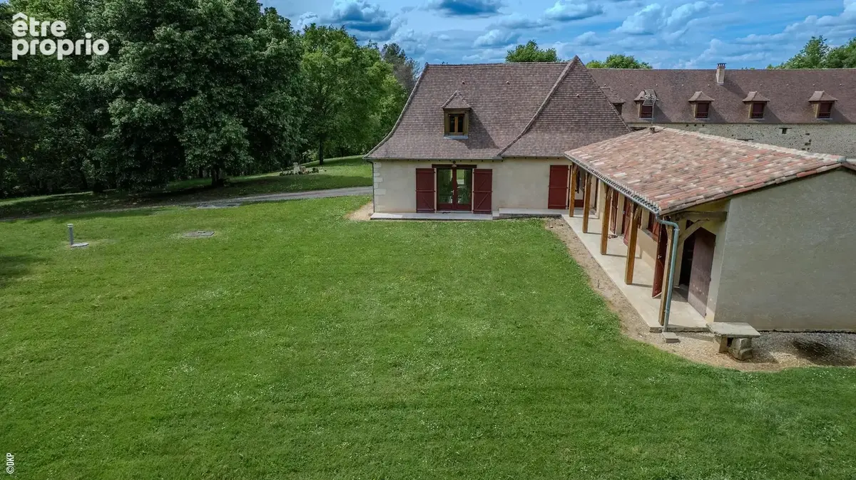 Domaine d'exception sur 100 hectares de forêt privée et bâtis en pierre. Vidéo sur demande - photo 15
