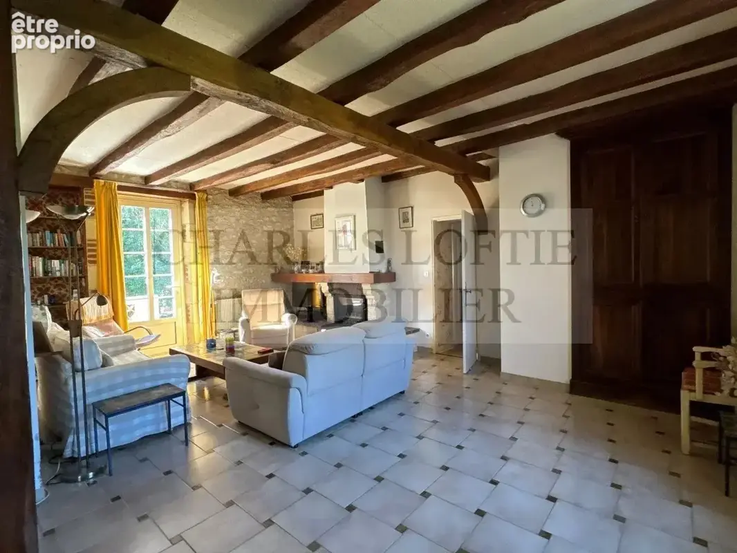 Maison familiale avec garage, piscine et accès à la rivière sur près de 7000 m² de terrain, proche de Prayssac. - photo 5