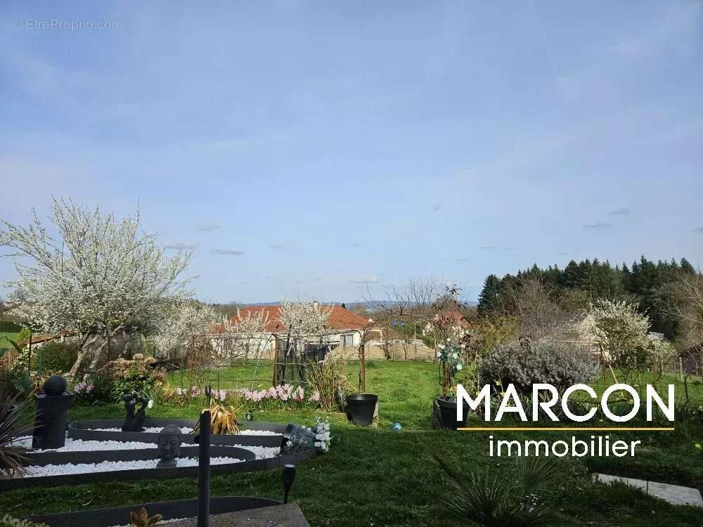 Maison 134 m² à Sainte-Feyre  - photo 2