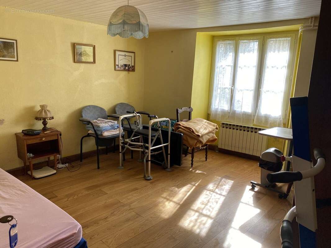 Maison à EYMOUTIERS