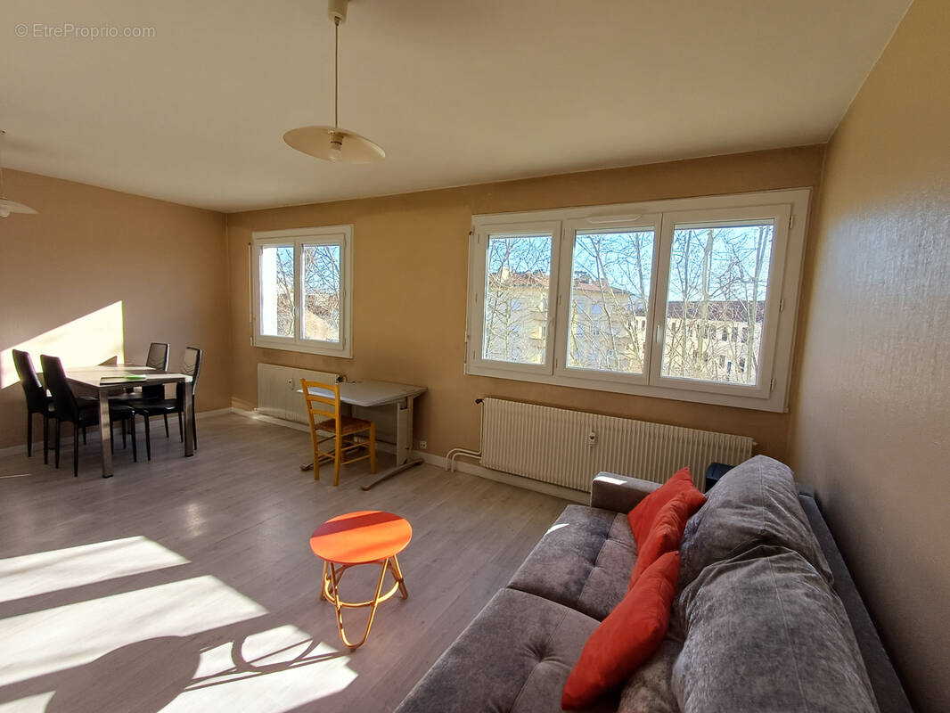 Appartement à SAINT-ETIENNE