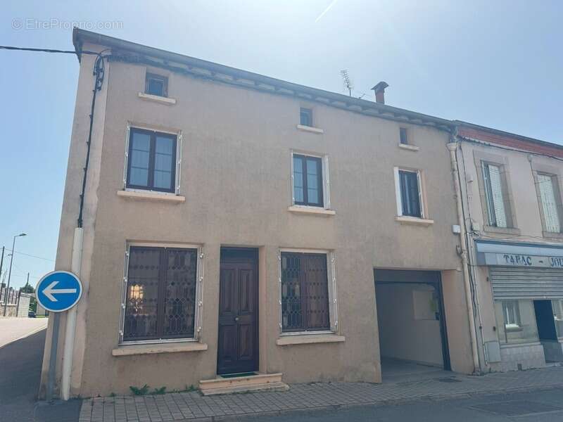 Maison à SAINT-JUST-LA-PENDUE