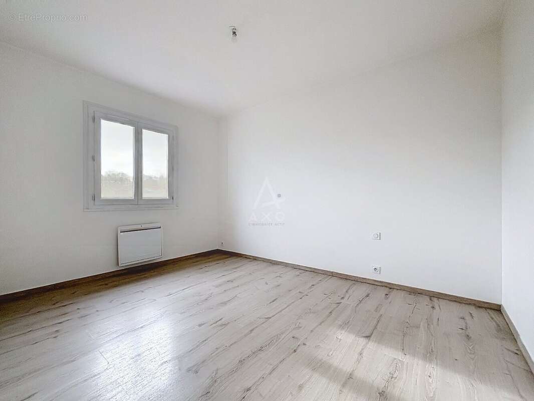 Maison à VILLENEUVE-LA-COMPTAL