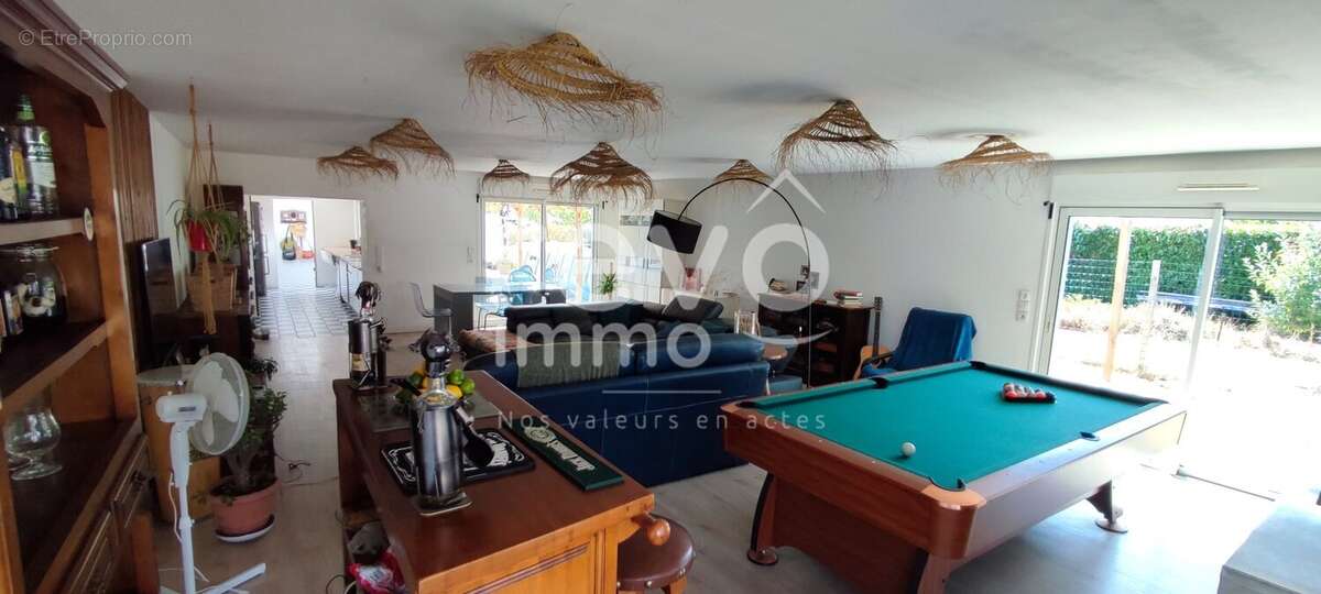 Bourg, proche commodites - photo 2