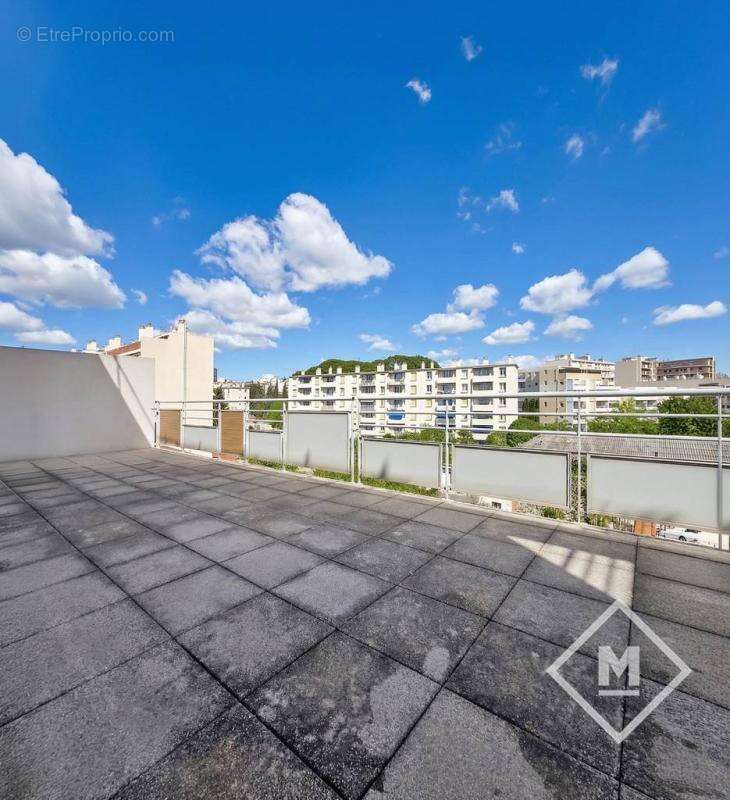 Appartement à MARSEILLE-4E