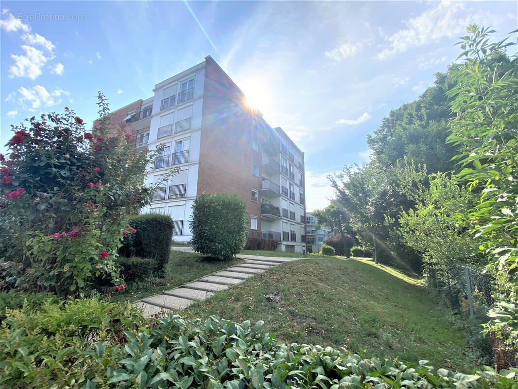 Appartement à ENGHIEN-LES-BAINS