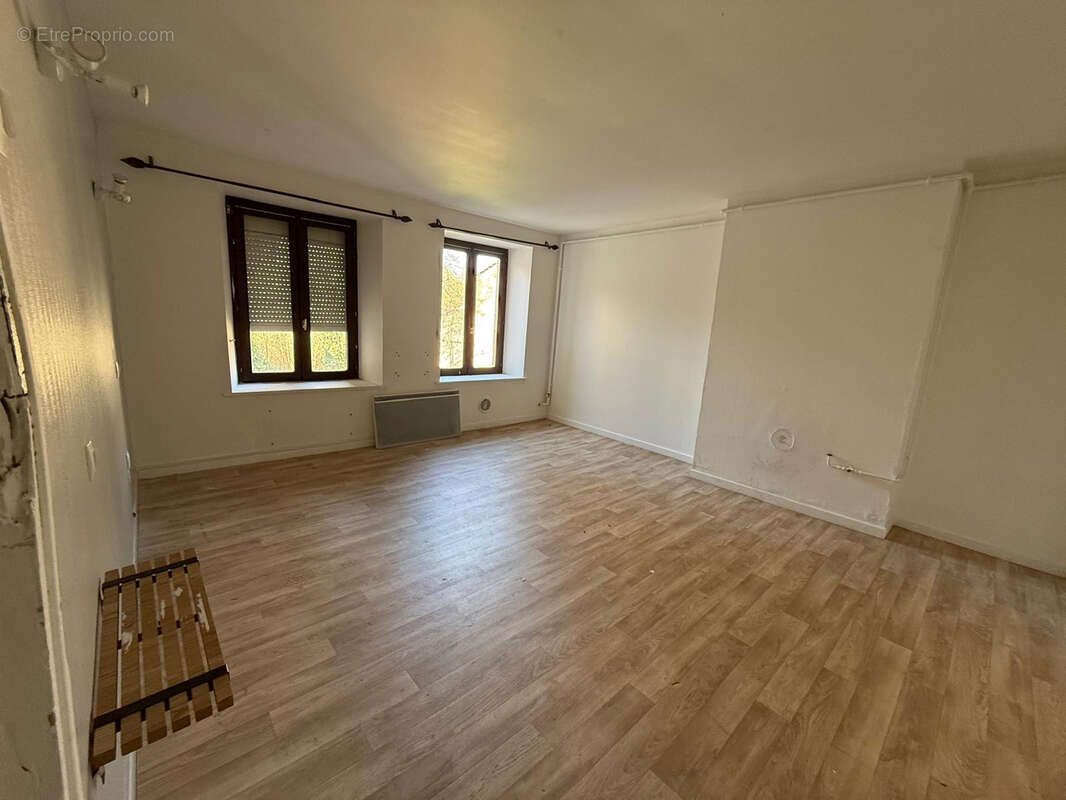 Appartement à MIRECOURT