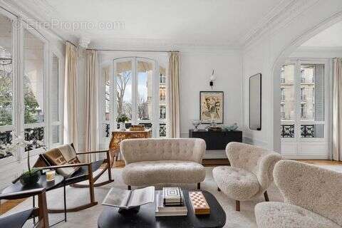 Appartement à PARIS-6E