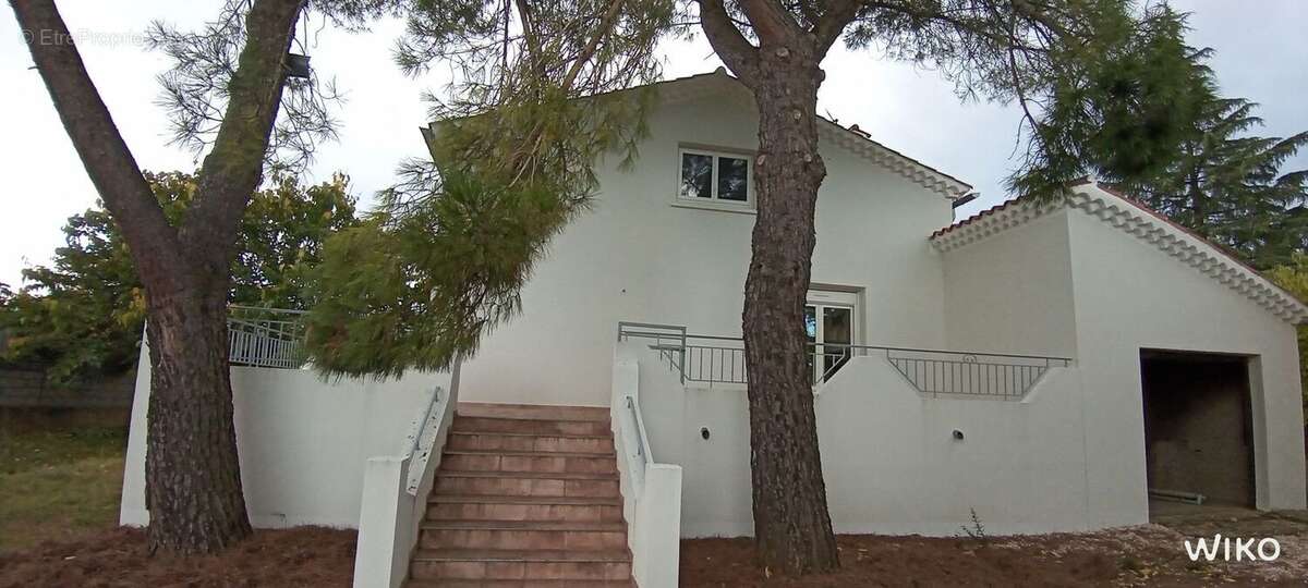 Maison à SAINT-JULIEN-LES-ROSIERS