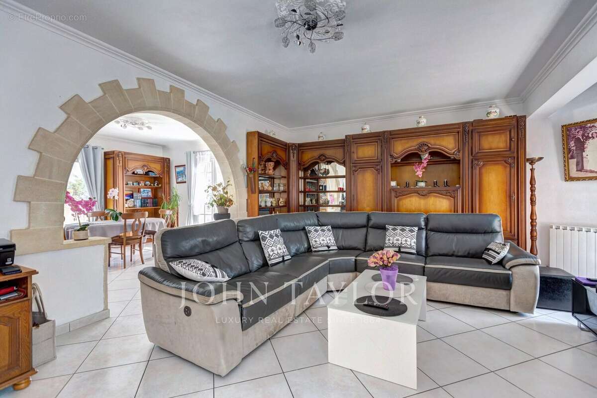 Maison à AMBARES-ET-LAGRAVE