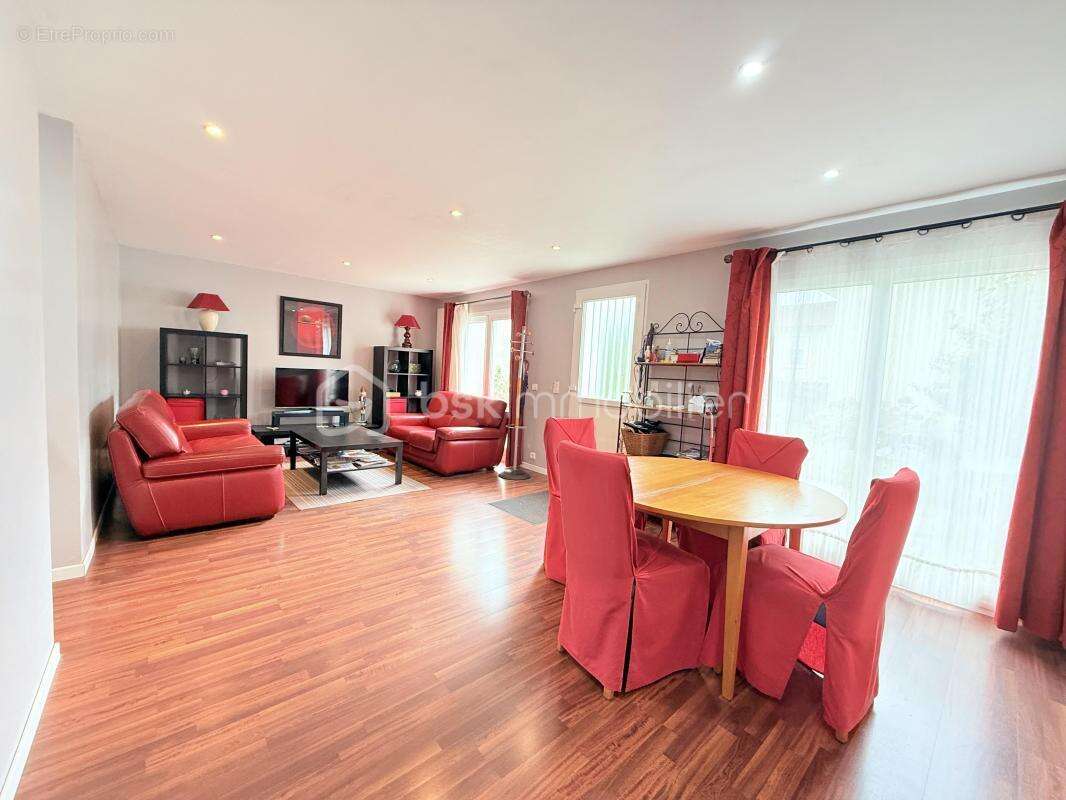 Maison non mitoyenne  106m²  6 pièces édifiée sur une parcelle de 270m² avec jardin et dépendances aux portes de paris - photo 5