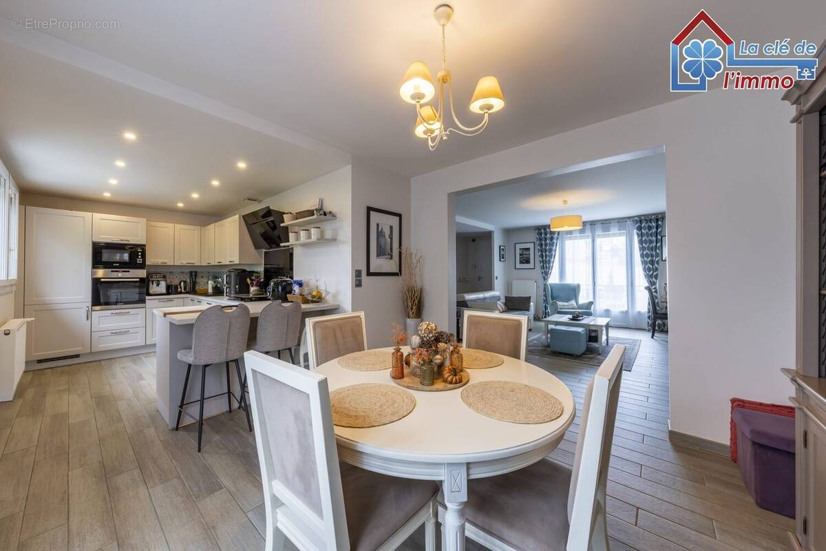 Maison à MOISSY-CRAMAYEL