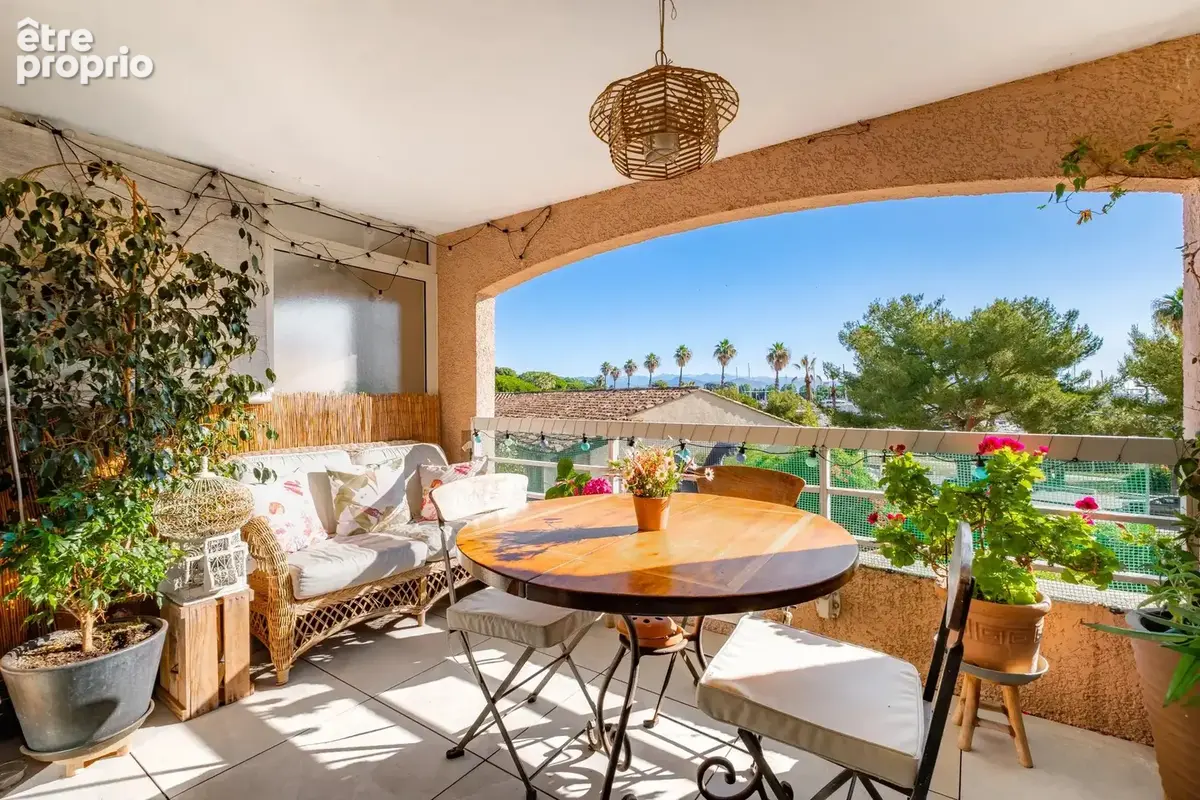Antibes – port vauban – 3/4 pièces de 90 m² avec terrasse, garage et cave - photo 2