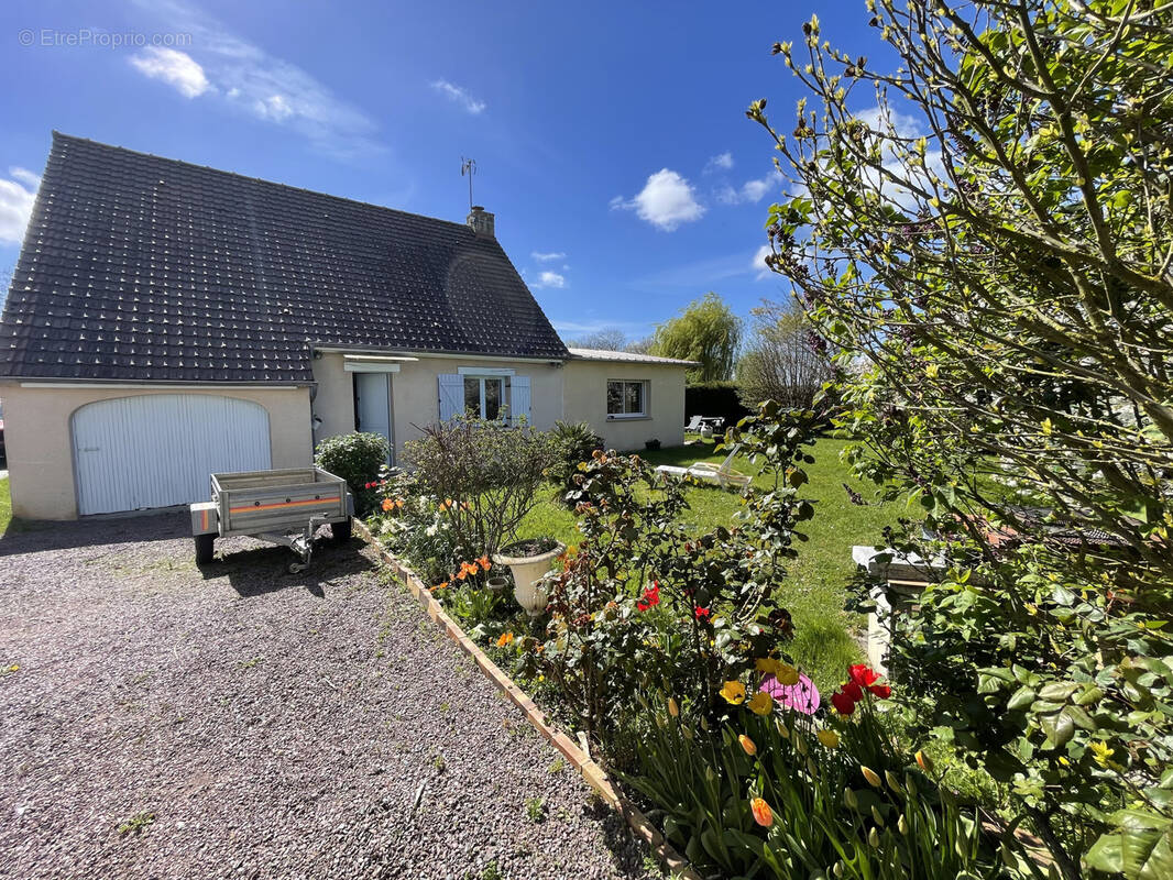 Maison à COLLEVILLE-MONTGOMERY