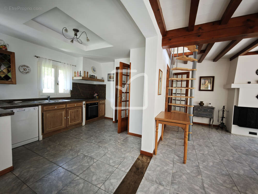 Magnifique propriété de deux appartements au calme de la nature! Vue exceptionnelle sur les montagnes! - photo 28