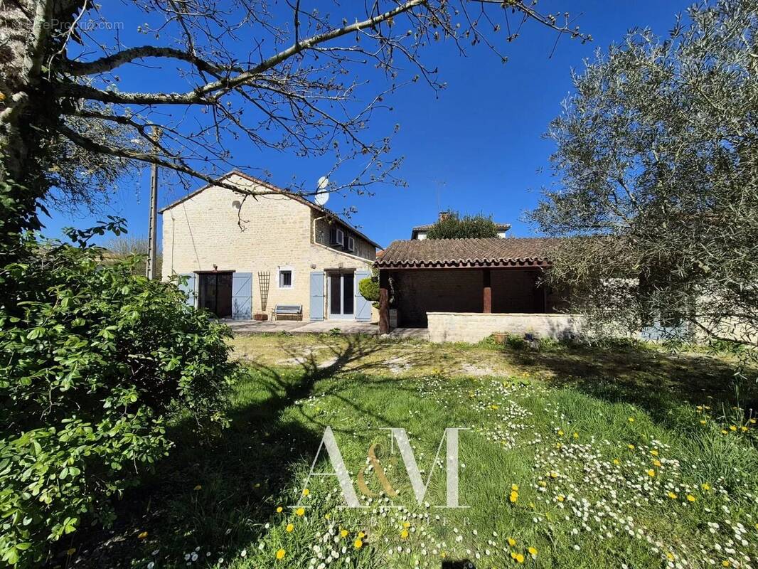 Maison à SAINT-AMANT-DE-BOIXE