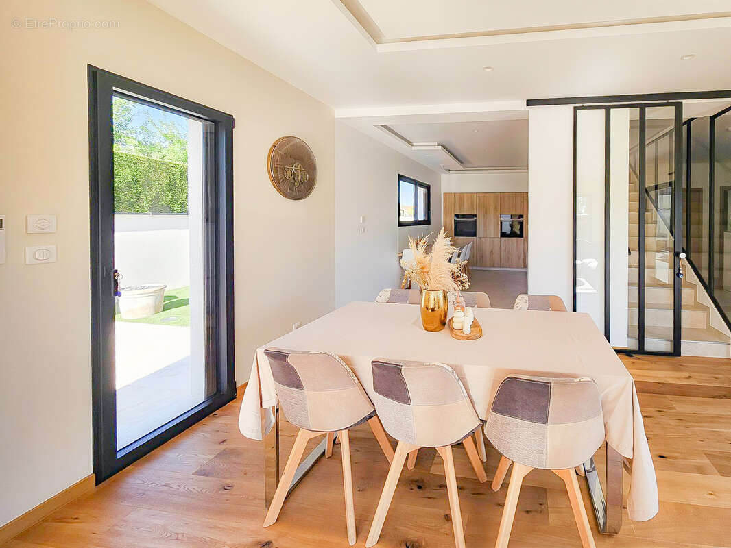Maison à ROUSSILLON
