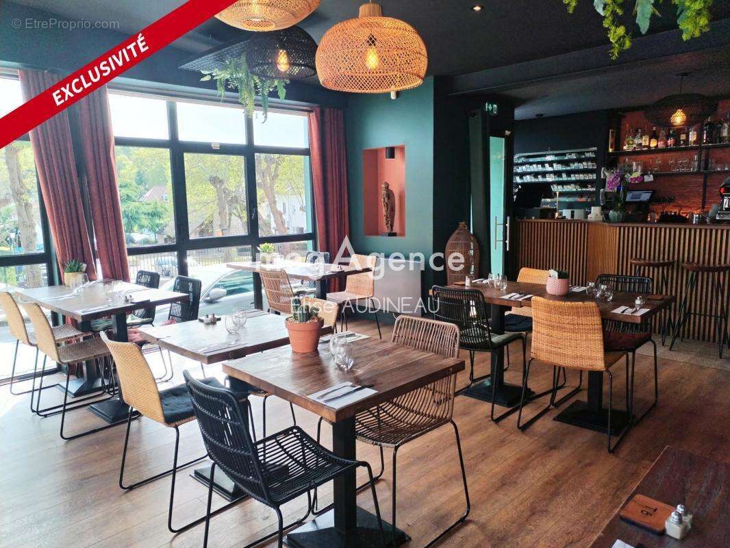 Commerce à VAUHALLAN