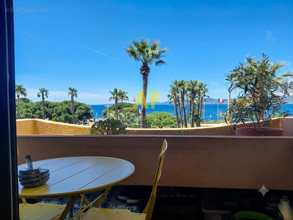 SAINT-RAPHAËL Appartement VUE MER ET BORD DE MER, terrasse, piscine, parking en sous-sol et cave - photo 3