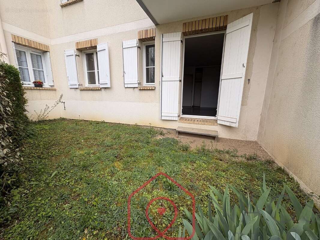 Appartement à SAINT-PIERRE-LES-NEMOURS