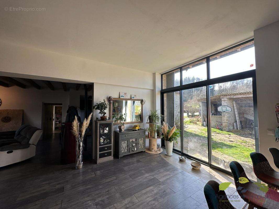 Maison à SAINT-AMAND-LE-PETIT