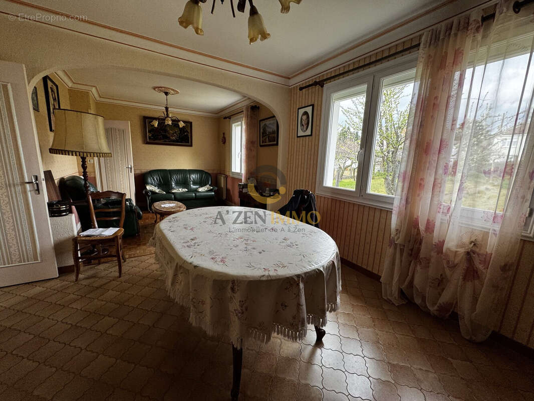 Maison à SECONDIGNY