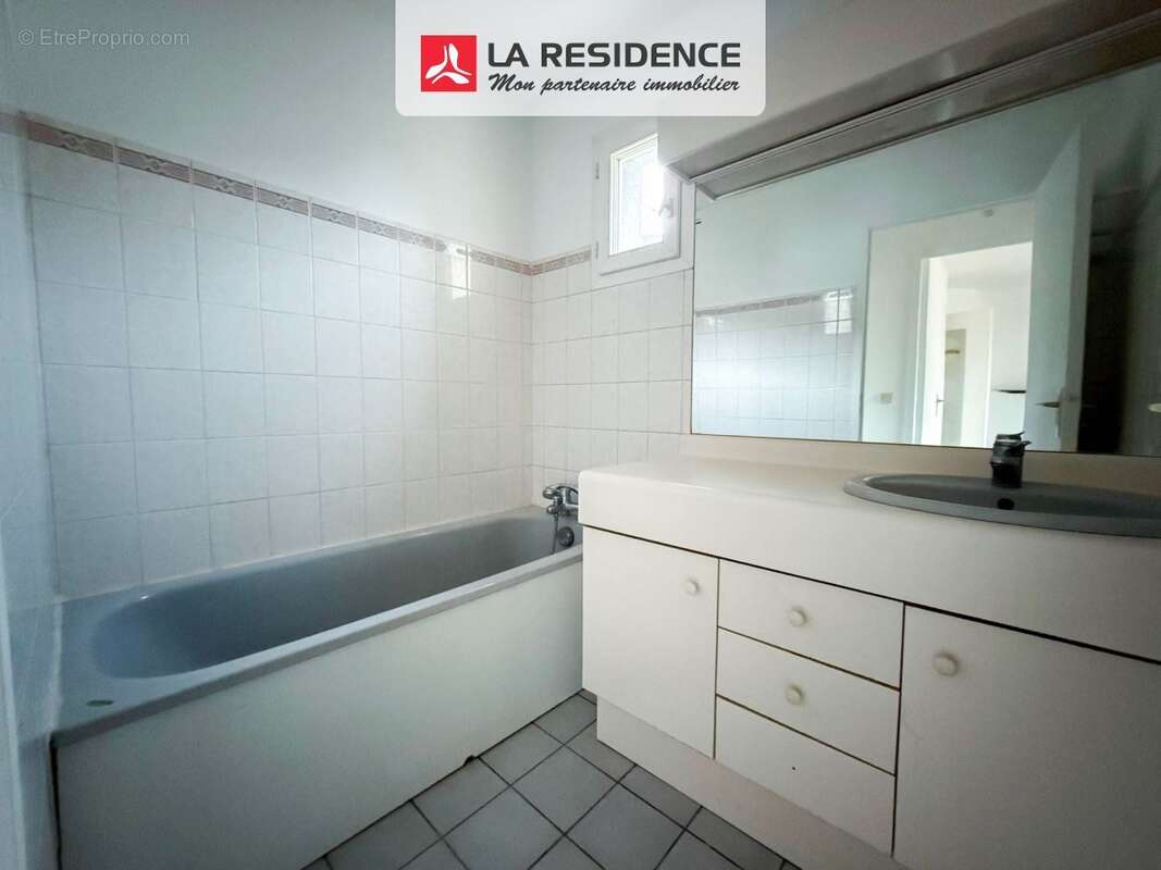 Appartement à LE MESNIL-SAINT-DENIS