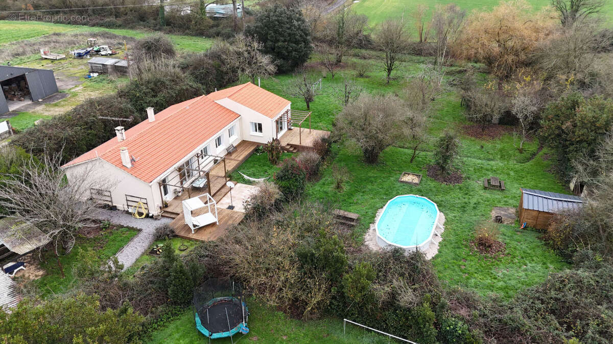 Maison à SAINT-CHRISTOPHE-DU-LIGNERON