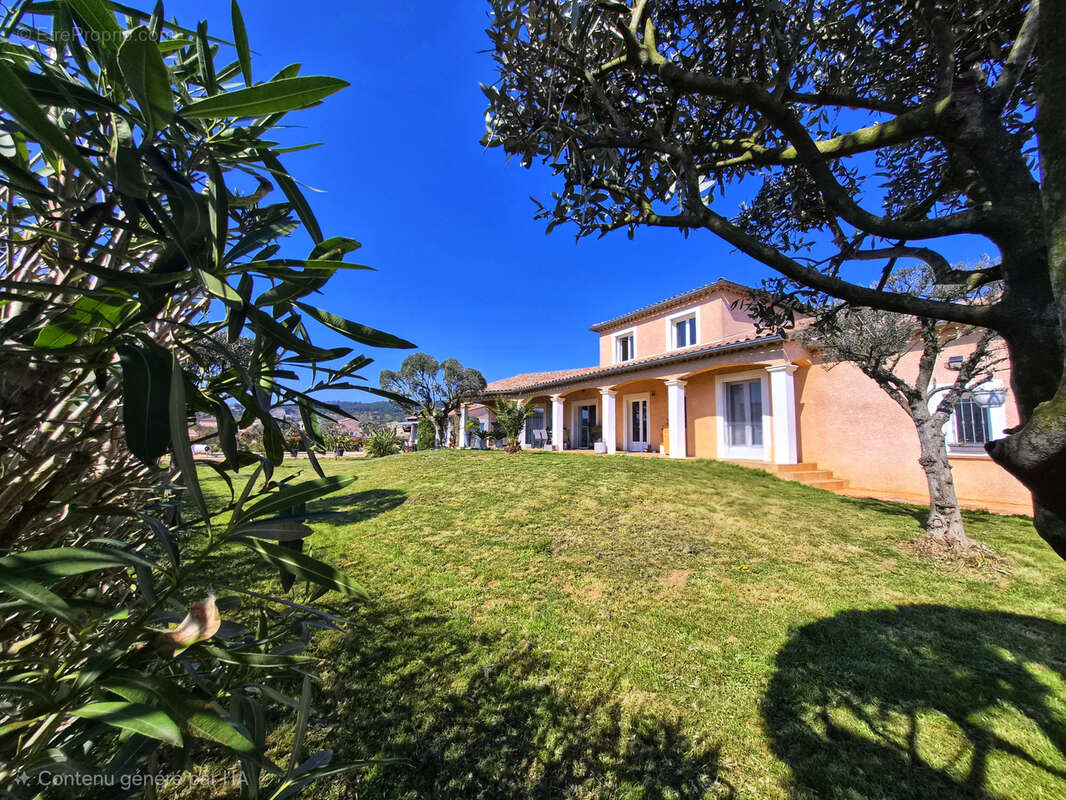 Maison à SAINT-JULIEN-LES-ROSIERS