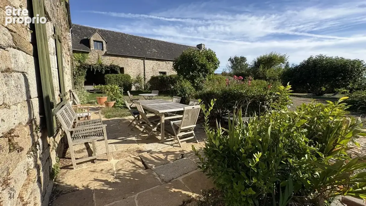 Manoir du xv ème avec dépendances - photo 23