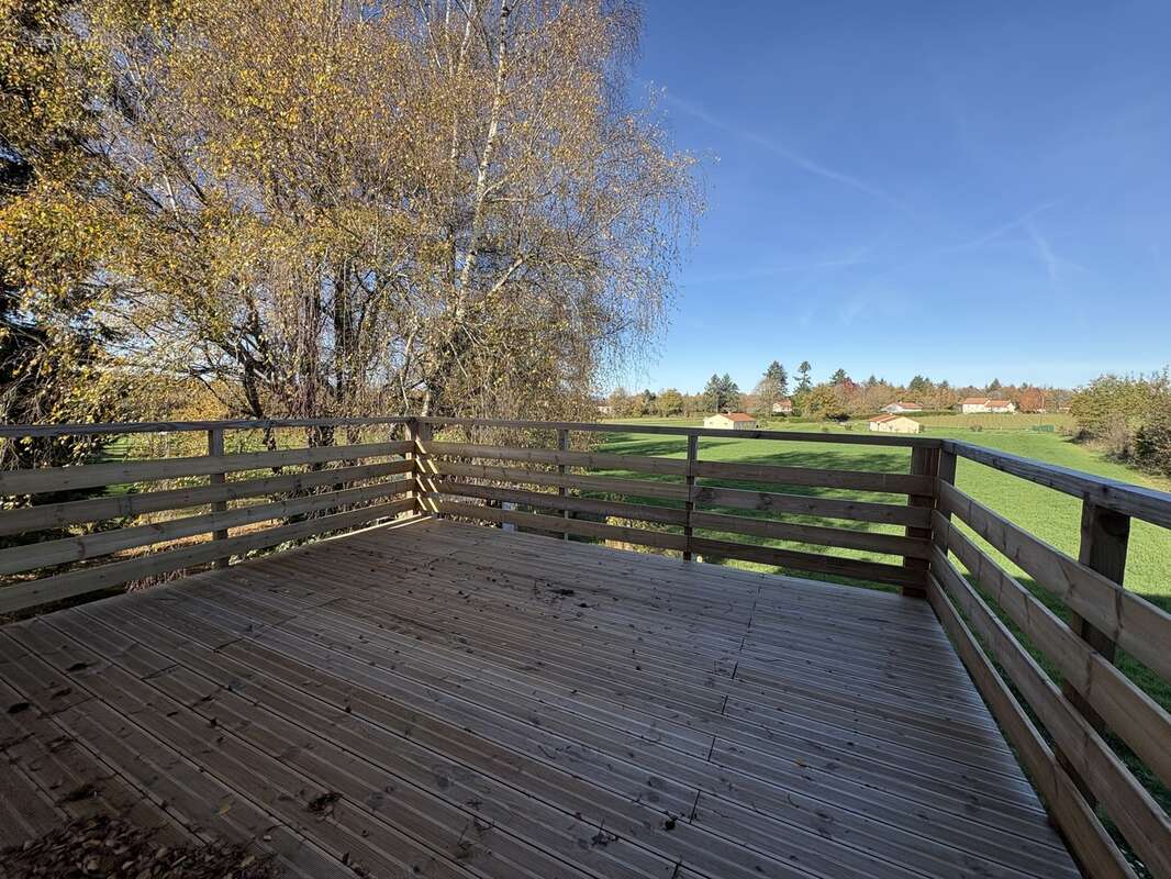 Maison à SAINT-LEONARD-DE-NOBLAT