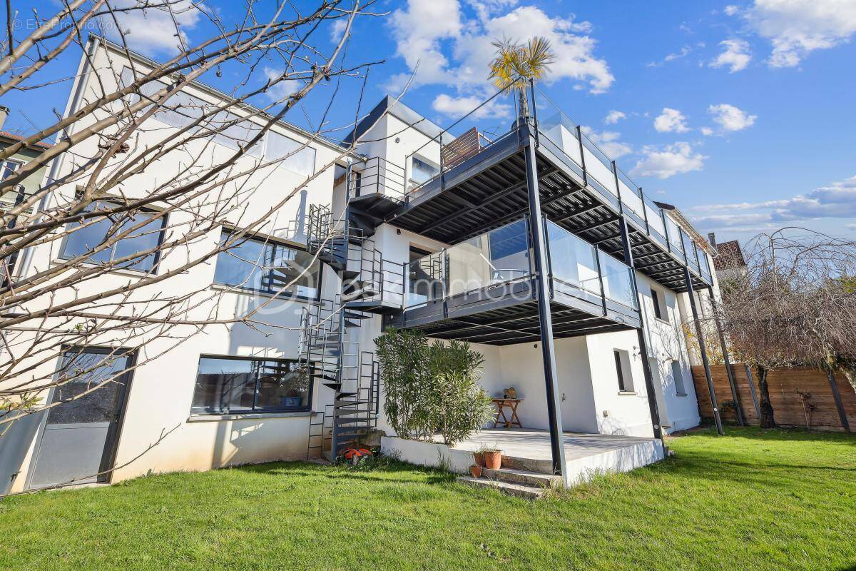 Maison à LE PLESSIS-ROBINSON