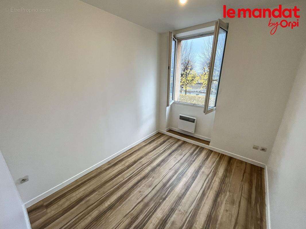 Appartement à JUZIERS
