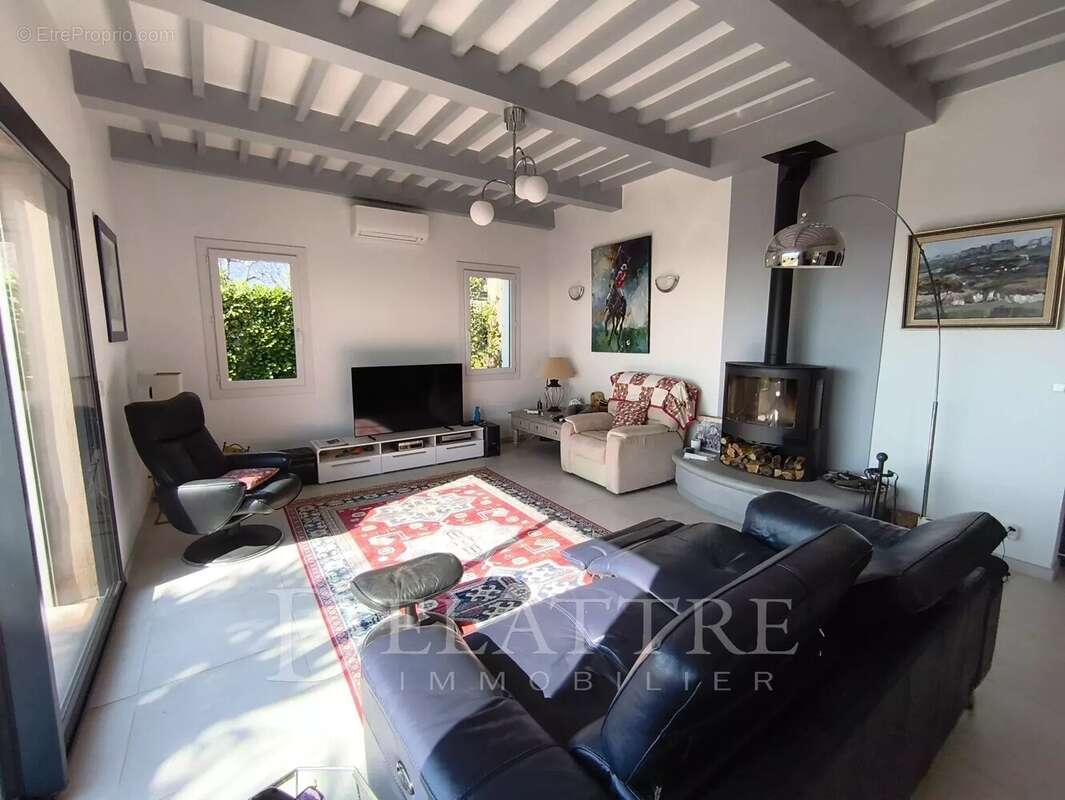 Maison à CHATEAUNEUF-GRASSE