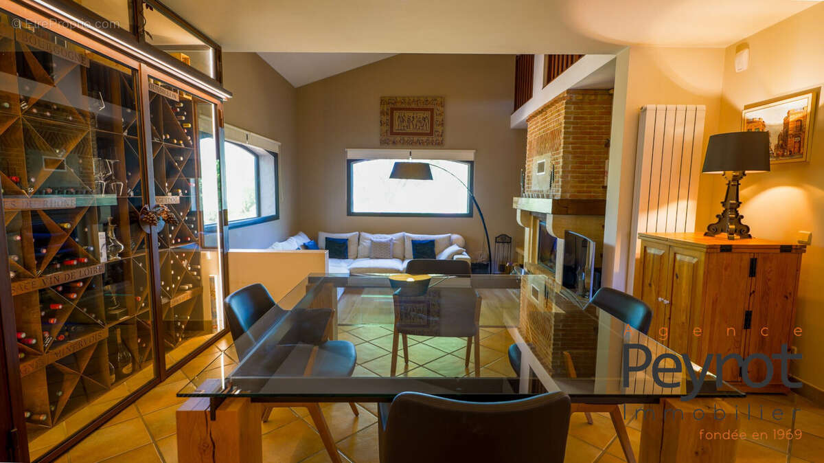 Maison 263 m² à Le Soler  - photo 4