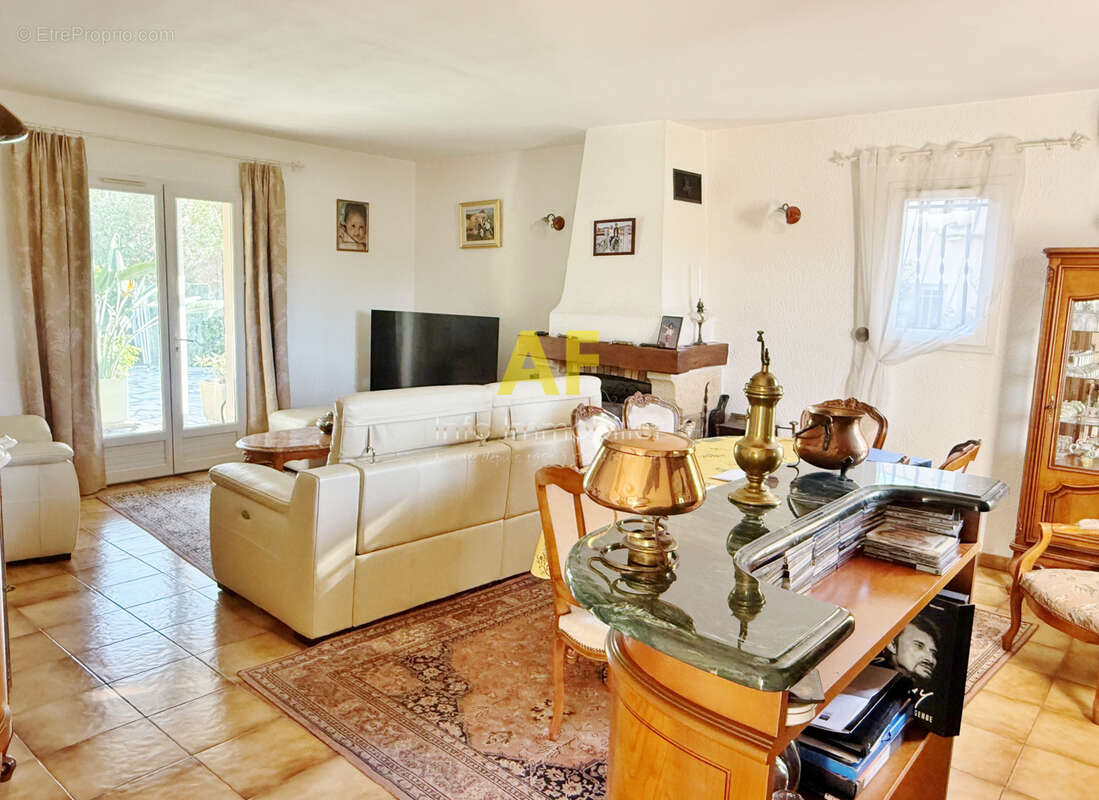 SAINT RAPHAEL Valescure - Villa provençale de plain-pied 3 chambres avec piscine et garage 41m2 - photo 3