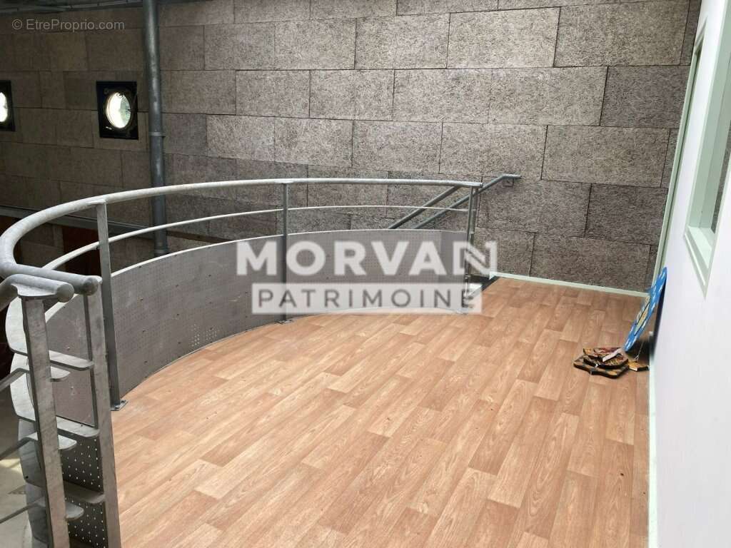 Maison du bazois - batiment sur 2 niveaux 294 m2 - parking et terrain 4017 m2 - photo 9